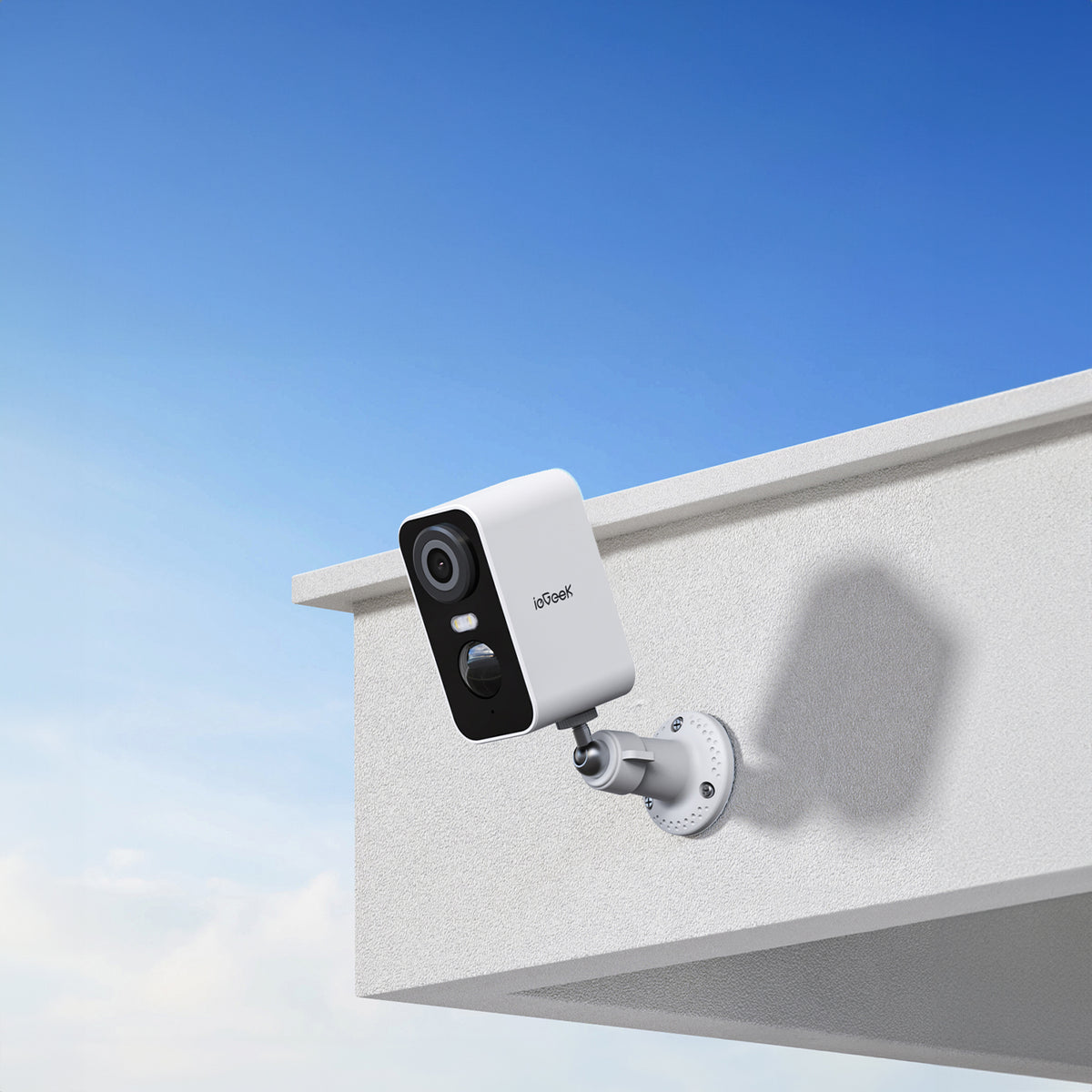 5MP Indoor & Outdoor Battery Cam with 130° Color Night Vision